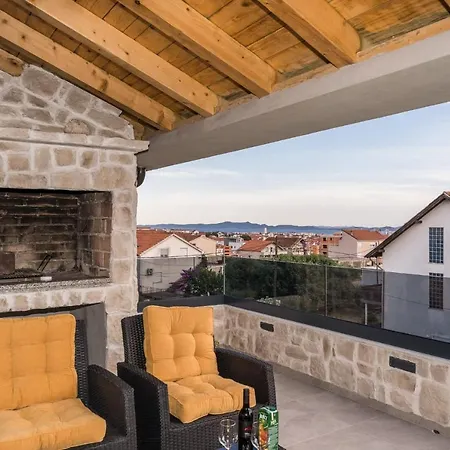 Relax 3bdr With Terrace And Bbq Lägenhet Zadar